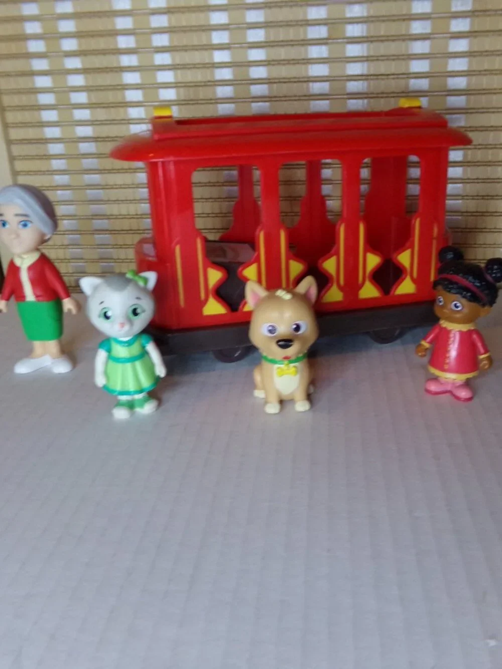 The Fred Rogers Company Tollytots Chiming Trolley Figures Toys